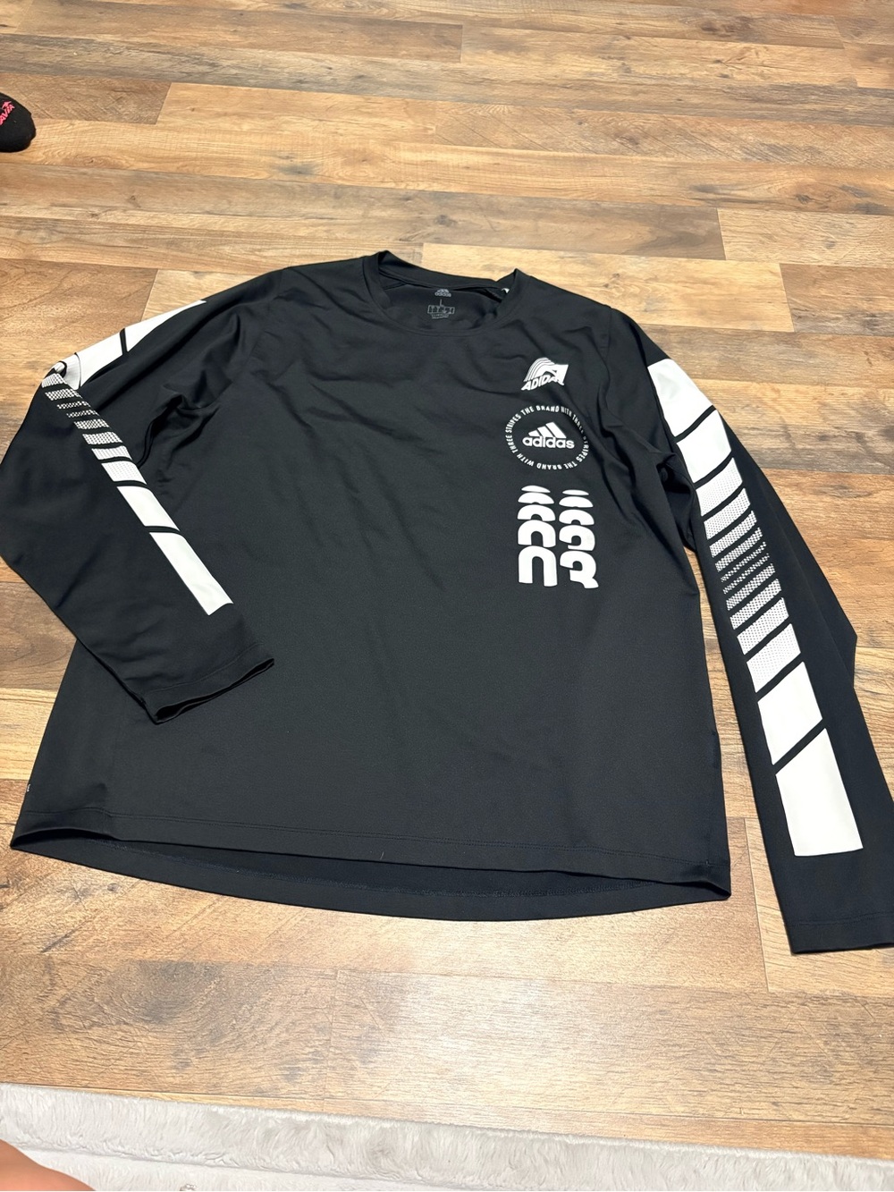 Adidas Aeroready Black & White Graphic Long-Sleeve Shirt Size Large